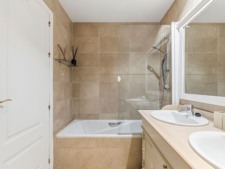 Apartment for Sale in Los Arqueros, Malaga 16