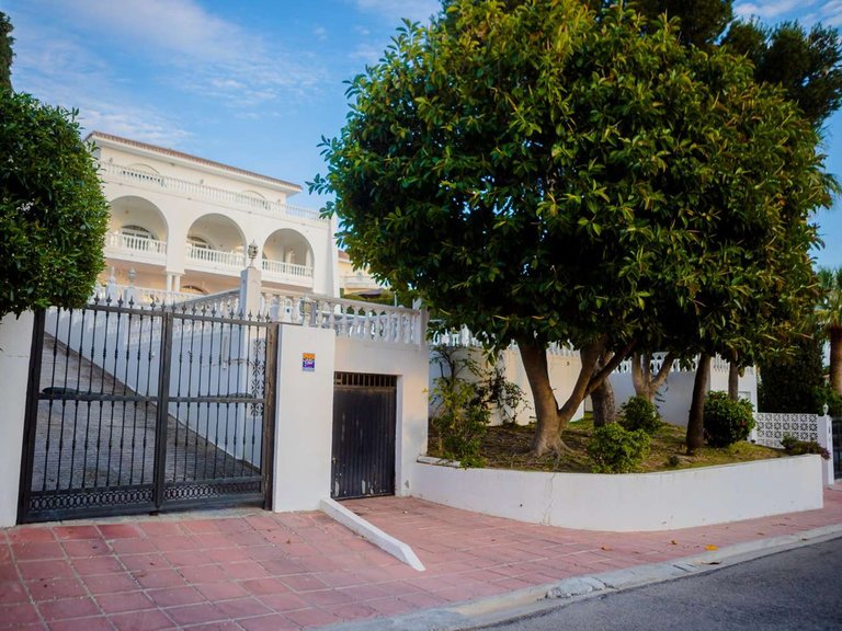 Villa for Sale in Benalmadena, Malaga 4