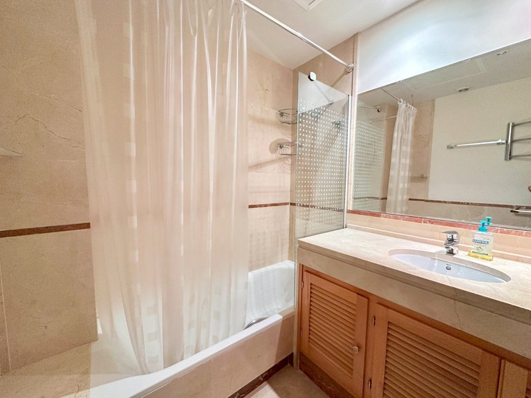 Apartment for Sale in Puerto Banús, Malaga 15