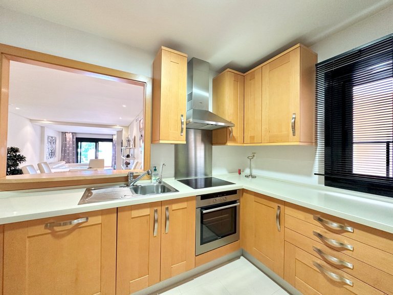 Apartment for Sale in Puerto Banús, Malaga 8