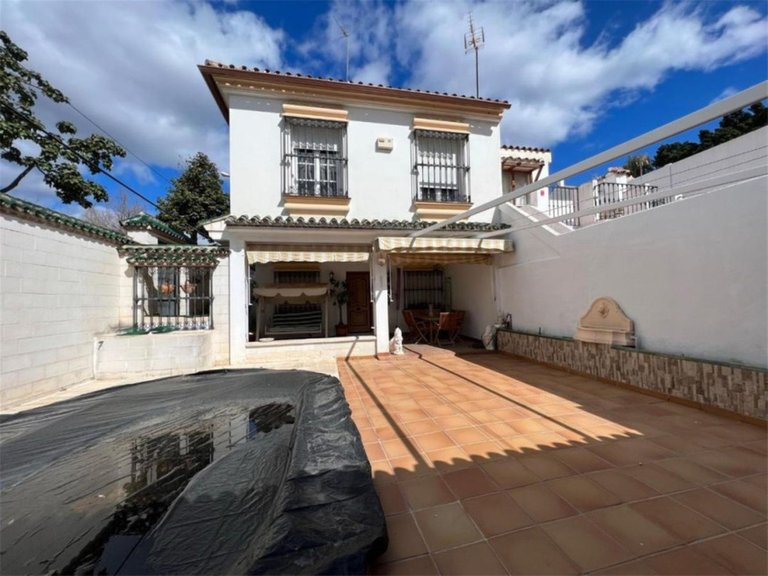 Villa for Sale in Nueva Andalucía, Malaga 1