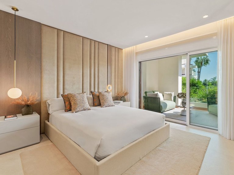 Apartment for Sale in New Golden Mile, Malaga 11