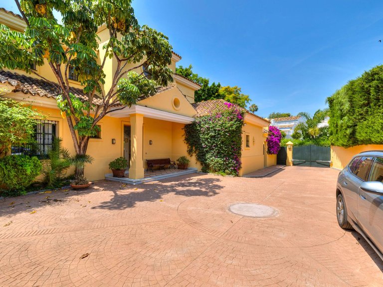 Villa for Sale in Guadalmina Baja, Malaga 22