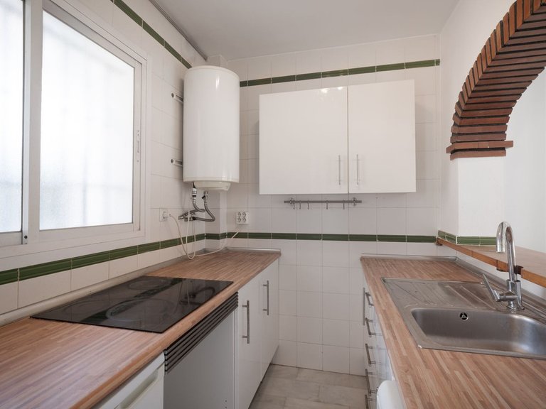 Apartment for Sale in Costa del Sol, La Carihuela, Malaga 5
