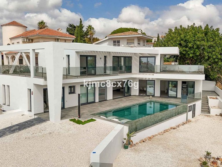 Villa for Sale in El Faro, Malaga 2
