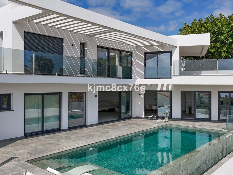 Villa for Sale in El Faro, Malaga 4