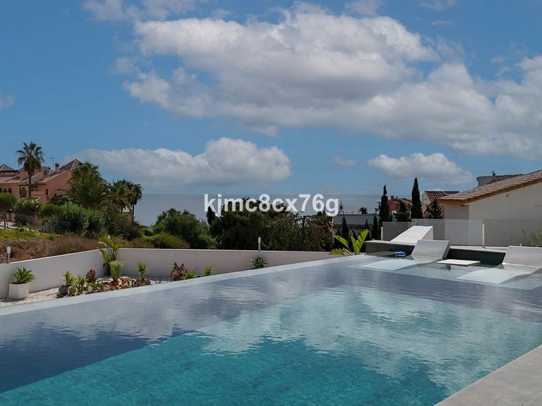 Villa for Sale in El Faro, Malaga 5