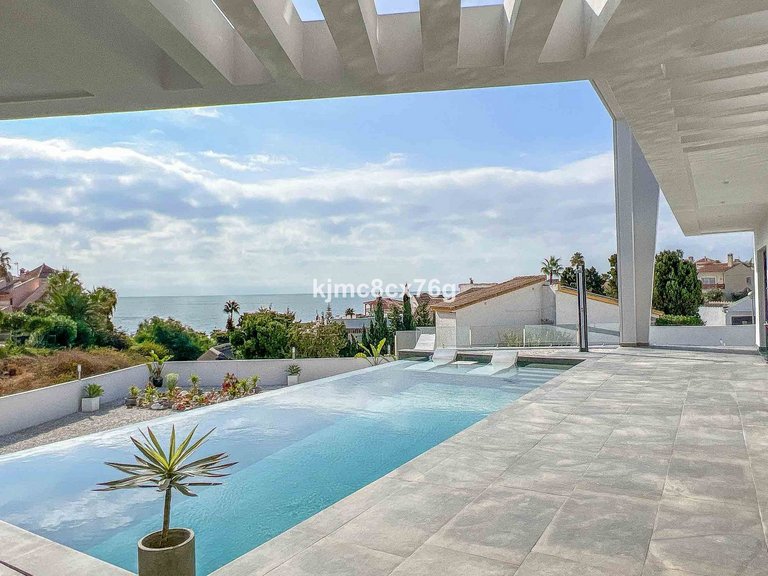 Villa for Sale in El Faro, Malaga 6