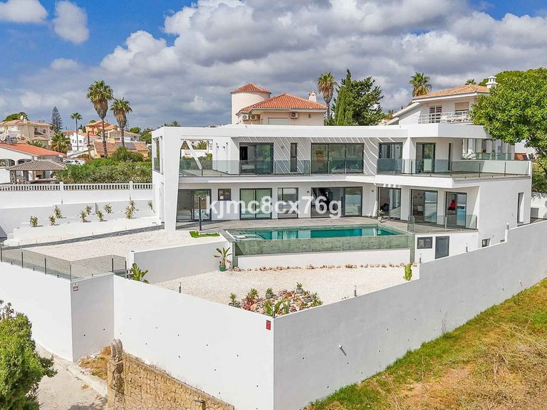 Villa for Sale in El Faro, Malaga 61