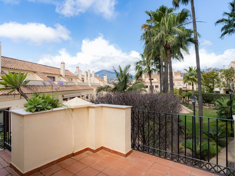 Villa for Sale in Nueva Andalucía, Malaga 43
