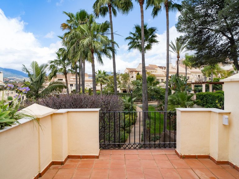Villa for Sale in Nueva Andalucía, Malaga 46