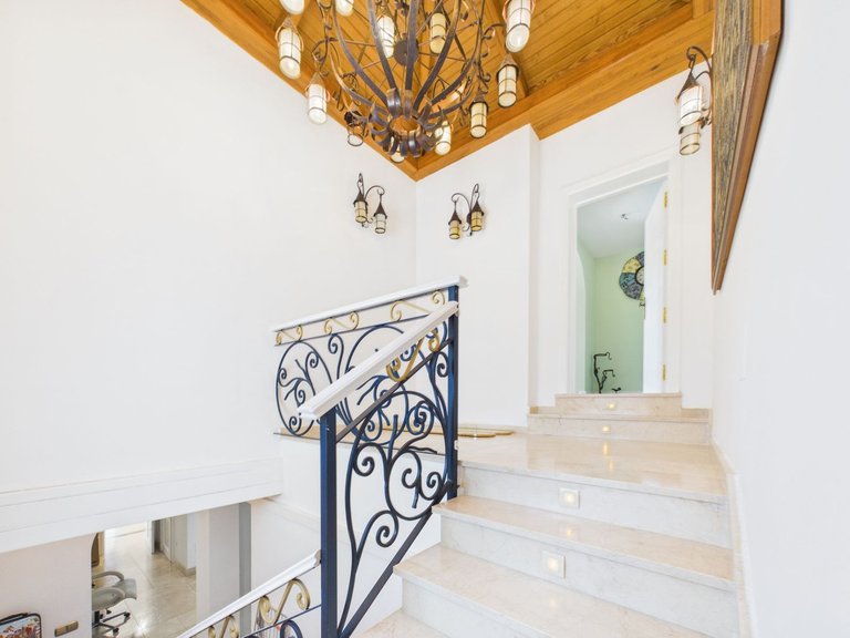 Villa for Sale in Benahavís, Malaga 34