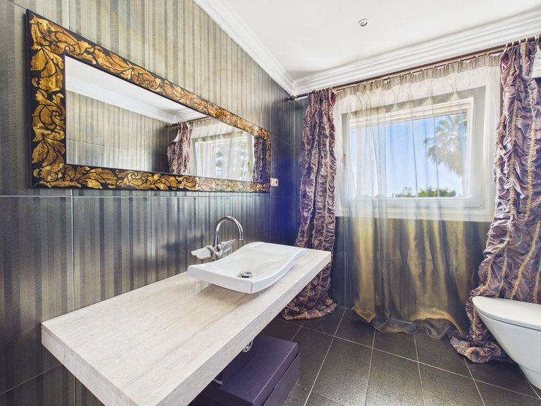 Villa for Sale in Benahavís, Malaga 40