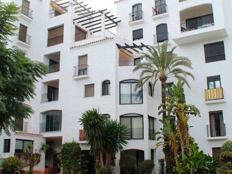 Apartment for Sale in Puerto Banús, Malaga 21