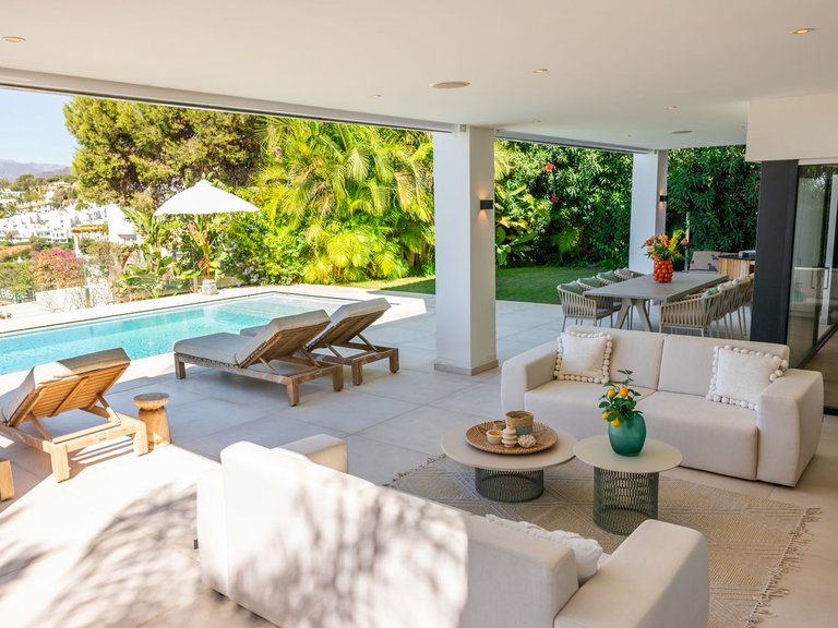 Villa for Sale in Artola, Malaga 10