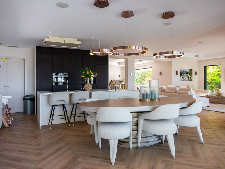 Villa for Sale in Artola, Malaga 11