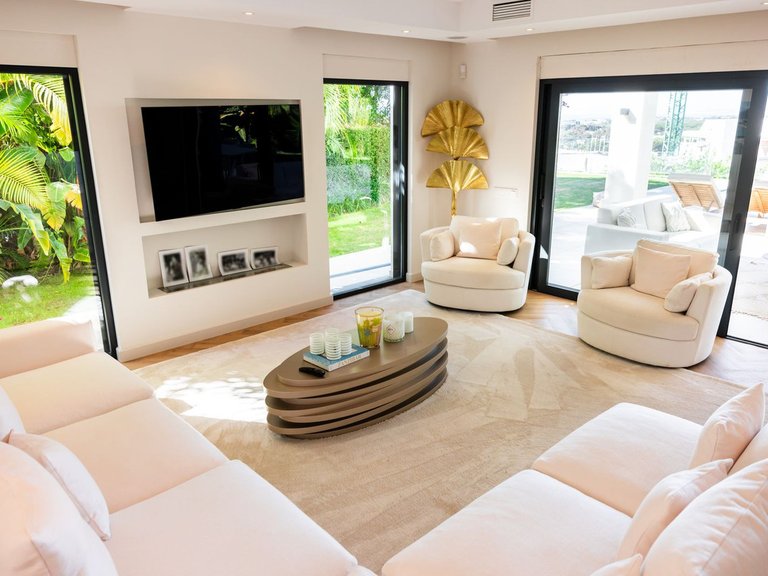 Villa for Sale in Artola, Malaga 15