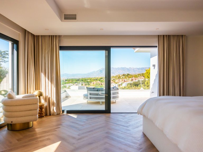 Villa for Sale in Artola, Malaga 23