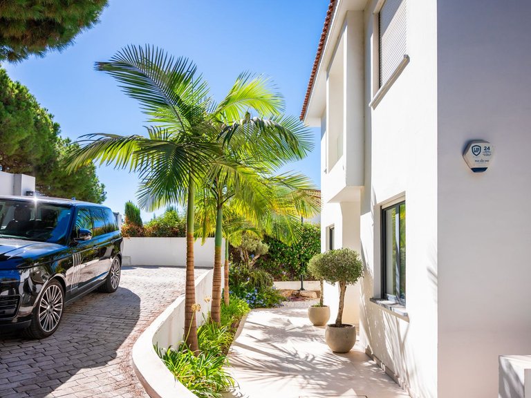 Villa for Sale in Artola, Malaga 3