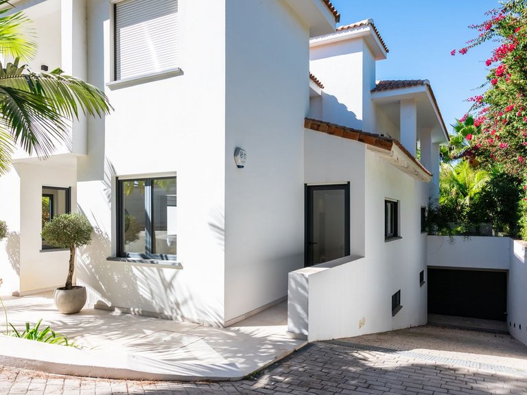 Villa for Sale in Artola, Malaga 4