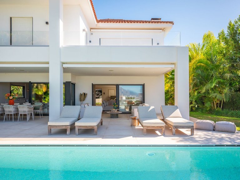 Villa for Sale in Artola, Malaga 7