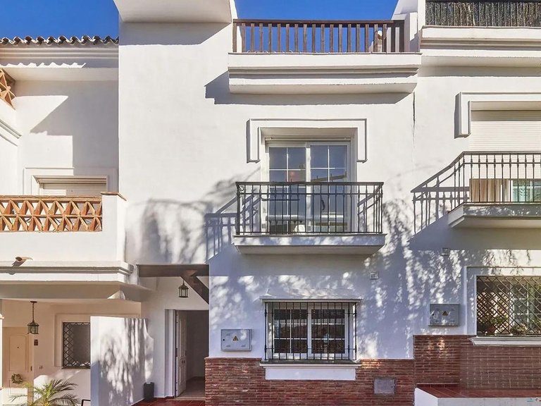 Villa for Sale in Lauro Golf, Malaga 1