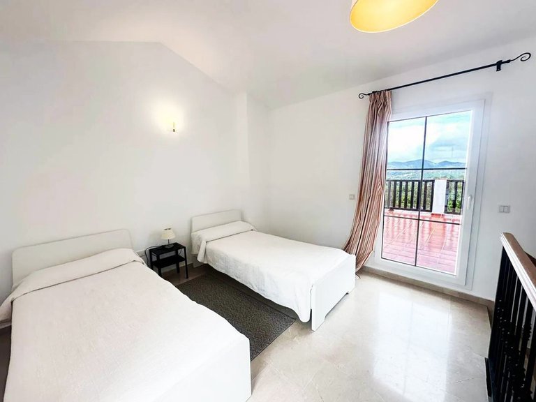 Villa for Sale in Lauro Golf, Malaga 11