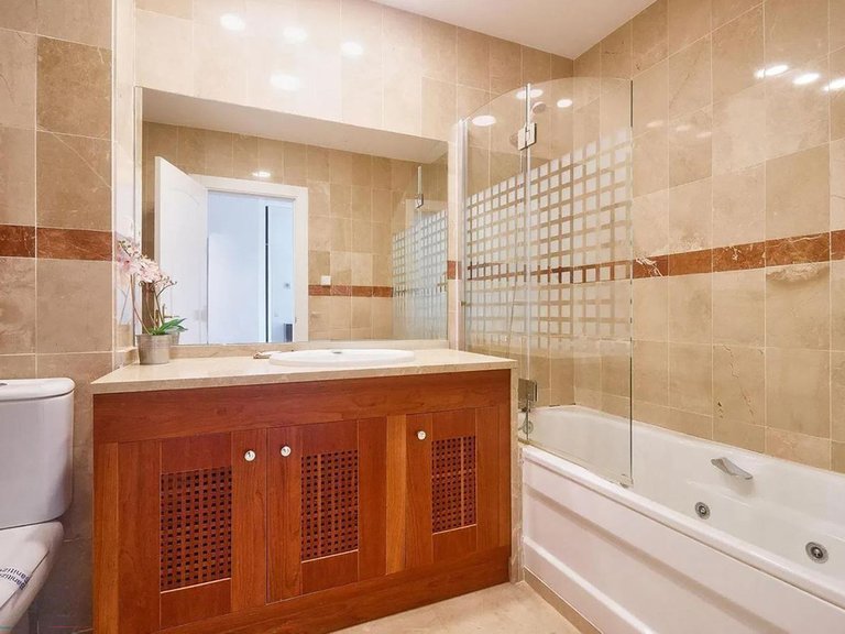 Villa for Sale in Lauro Golf, Malaga 13