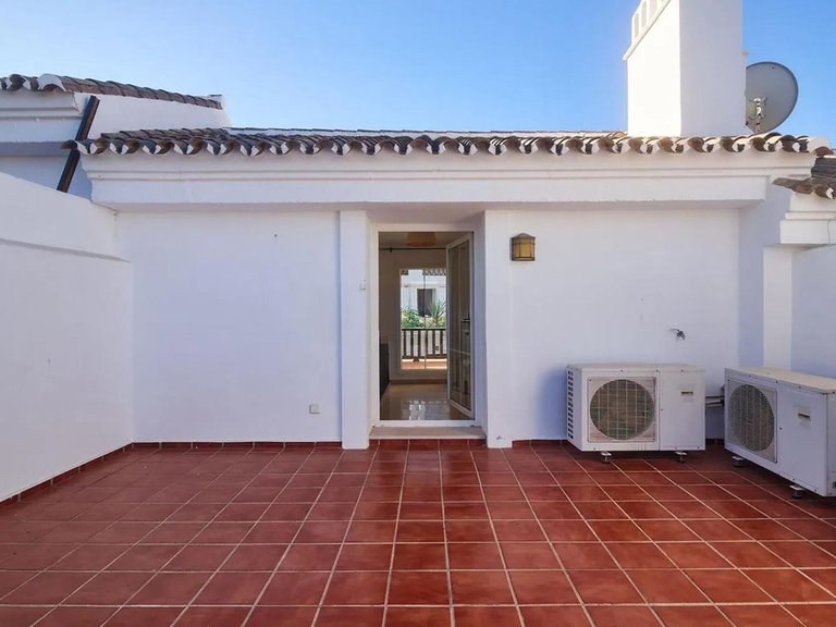 Villa for Sale in Lauro Golf, Malaga 9