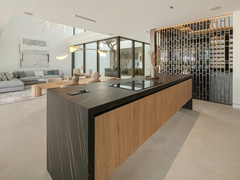 Villa for Sale in The Golden Mile, Malaga 12