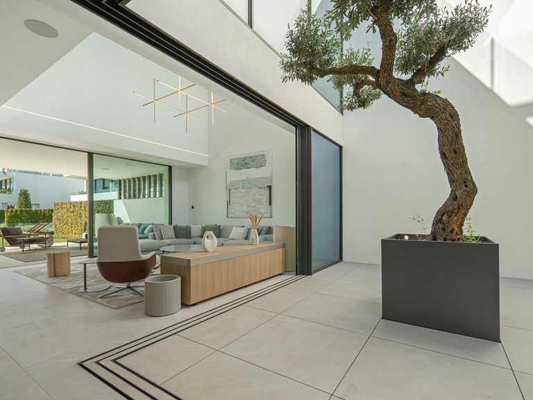 Villa for Sale in The Golden Mile, Malaga 17