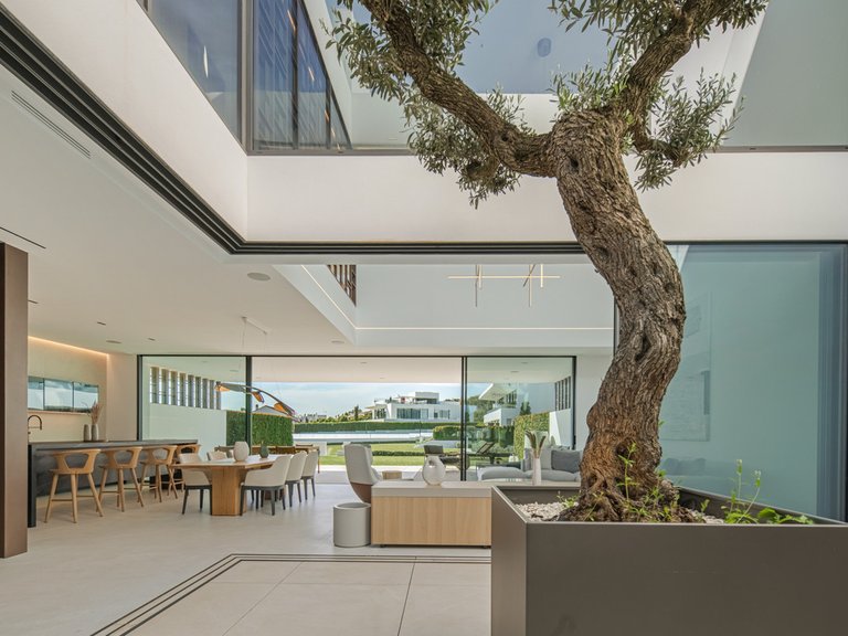 Villa for Sale in The Golden Mile, Malaga 18