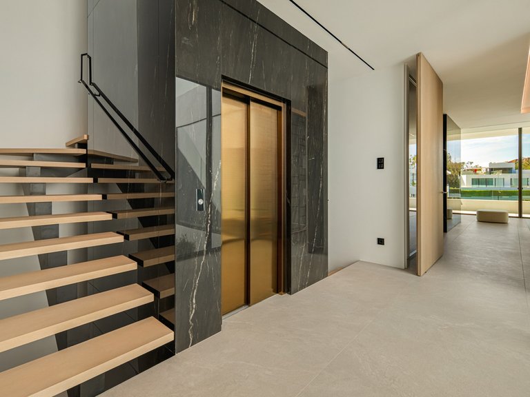 Villa for Sale in The Golden Mile, Malaga 24