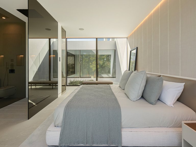 Villa for Sale in The Golden Mile, Malaga 27