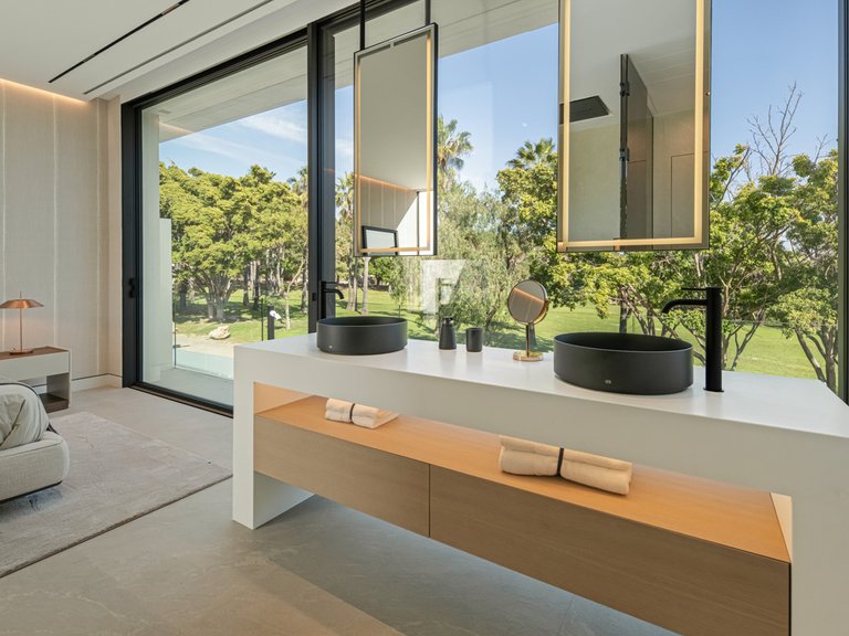Villa for Sale in The Golden Mile, Malaga 28