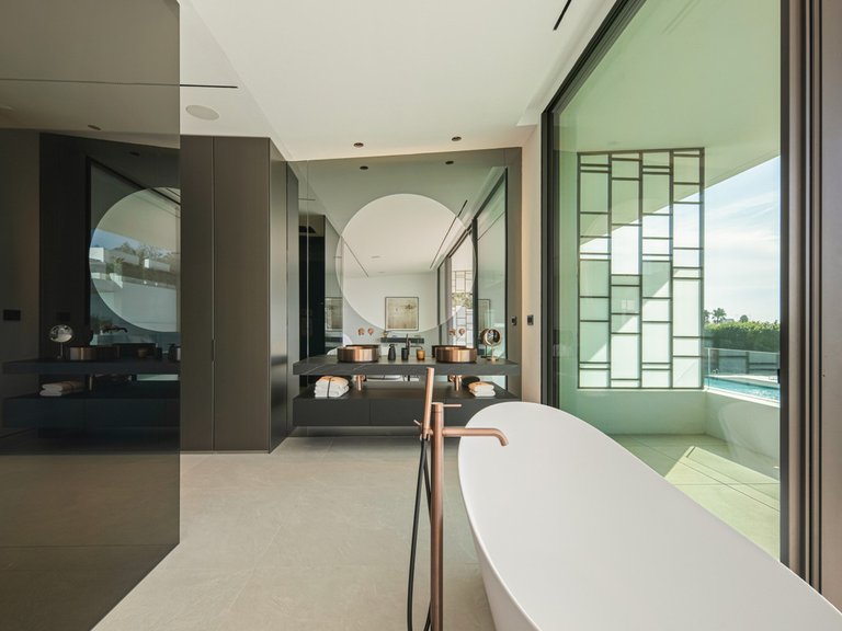 Villa for Sale in The Golden Mile, Malaga 35