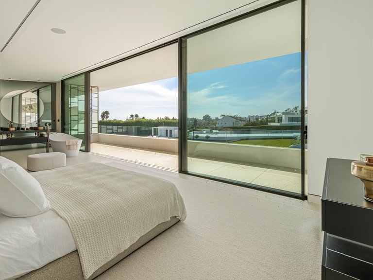 Villa for Sale in The Golden Mile, Malaga 37