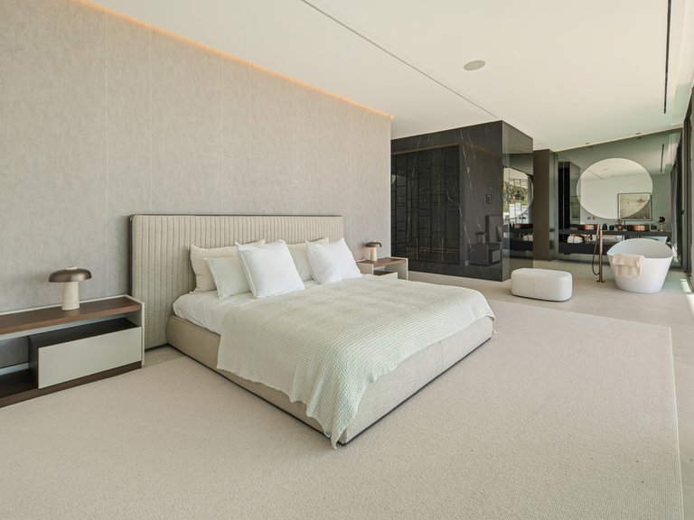 Villa for Sale in The Golden Mile, Malaga 38