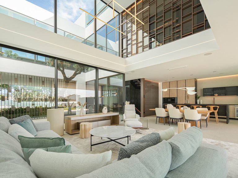 Villa for Sale in The Golden Mile, Malaga 4