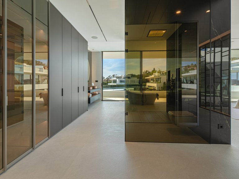Villa for Sale in The Golden Mile, Malaga 40