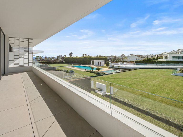 Villa for Sale in The Golden Mile, Malaga 42