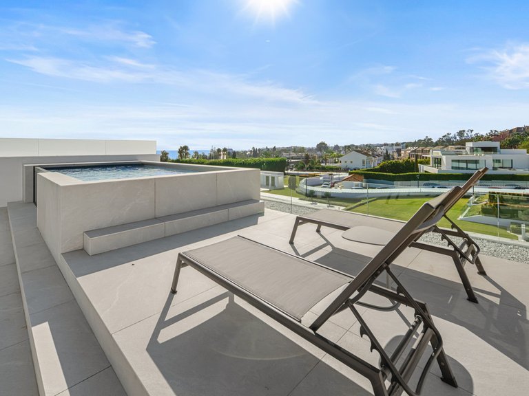 Villa for Sale in The Golden Mile, Malaga 45