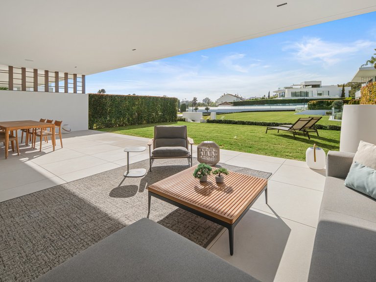 Villa for Sale in The Golden Mile, Malaga 51