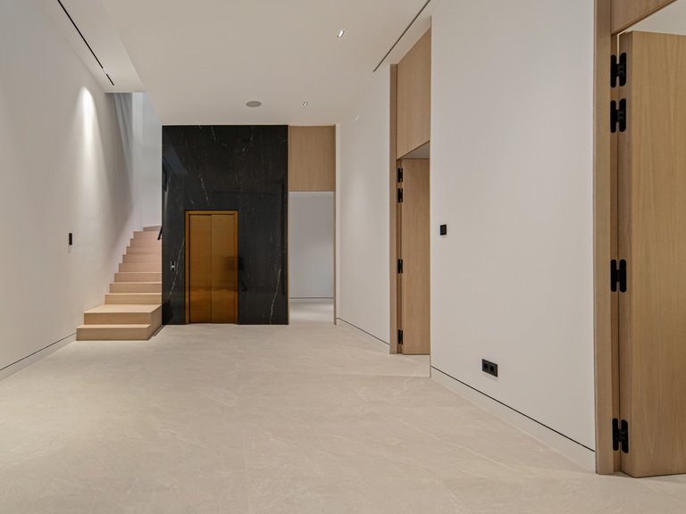 Villa for Sale in The Golden Mile, Malaga 52