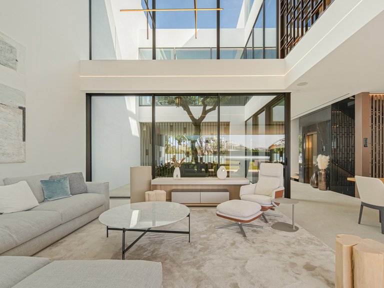 Villa for Sale in The Golden Mile, Malaga 6