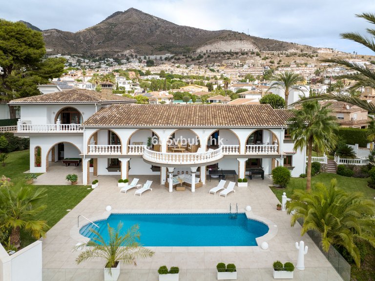Villa for Sale in Arroyo De La Miel, Malaga 1