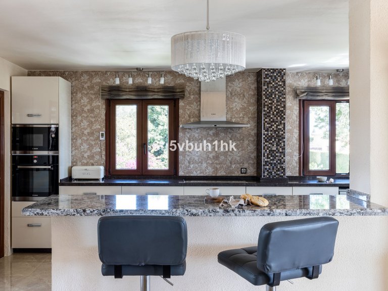 Villa for Sale in Arroyo De La Miel, Malaga 12