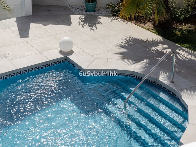 Villa for Sale in Arroyo De La Miel, Malaga 16