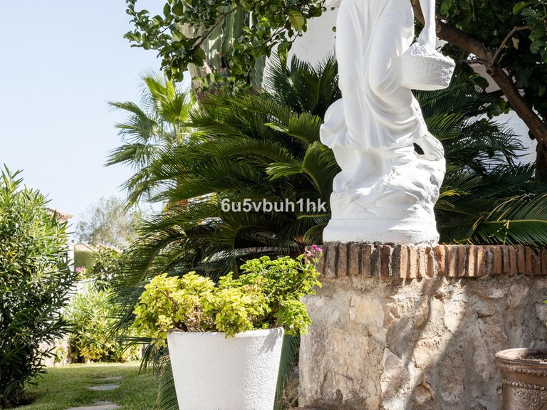 Villa for Sale in Arroyo De La Miel, Malaga 18