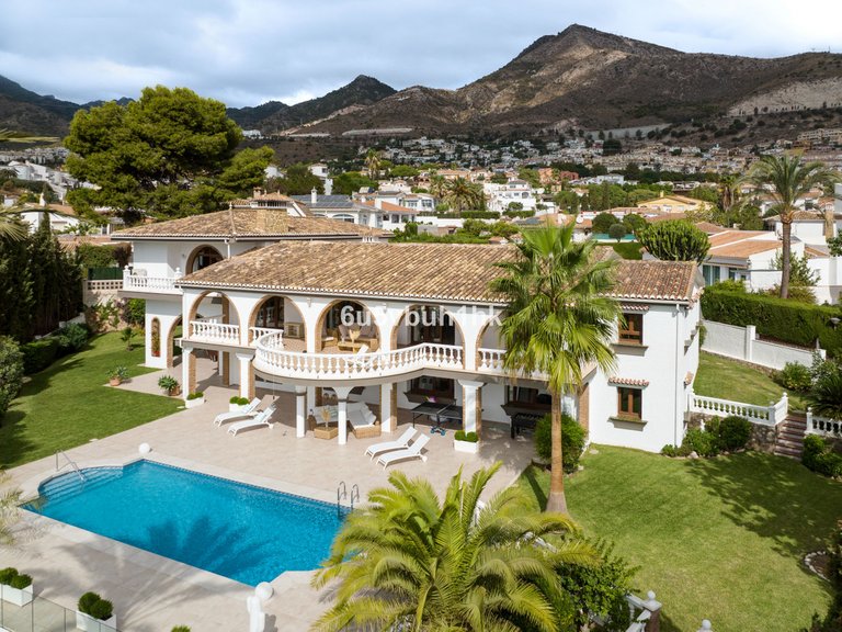 Villa for Sale in Arroyo De La Miel, Malaga 3